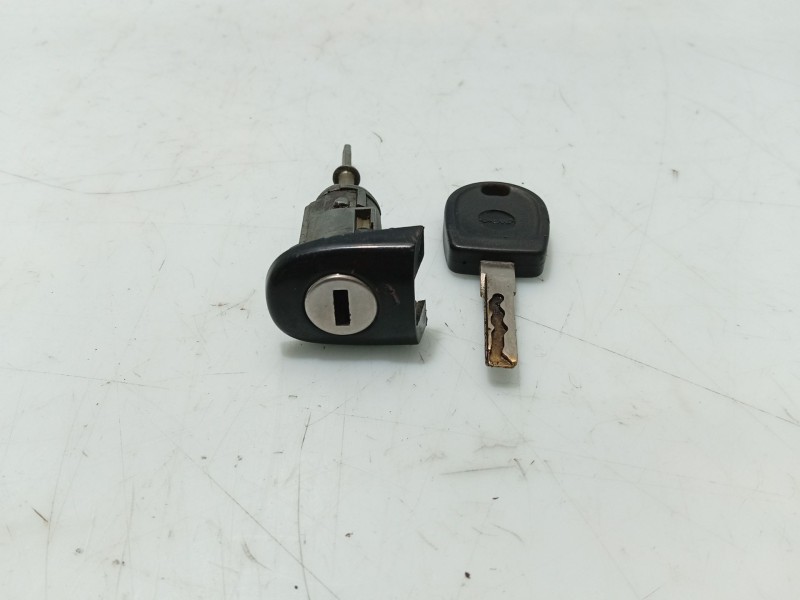 Recambio de bombin puerta delantera izquierda para seat leon (1m1) 1.6 16 v referencia OEM IAM   