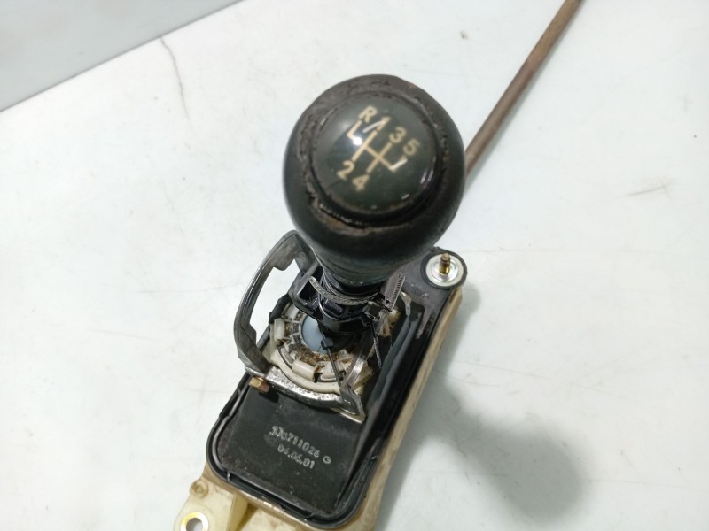 Recambio de palanca cambio para seat leon (1m1) 1.6 16 v referencia OEM IAM 1J0711117A  