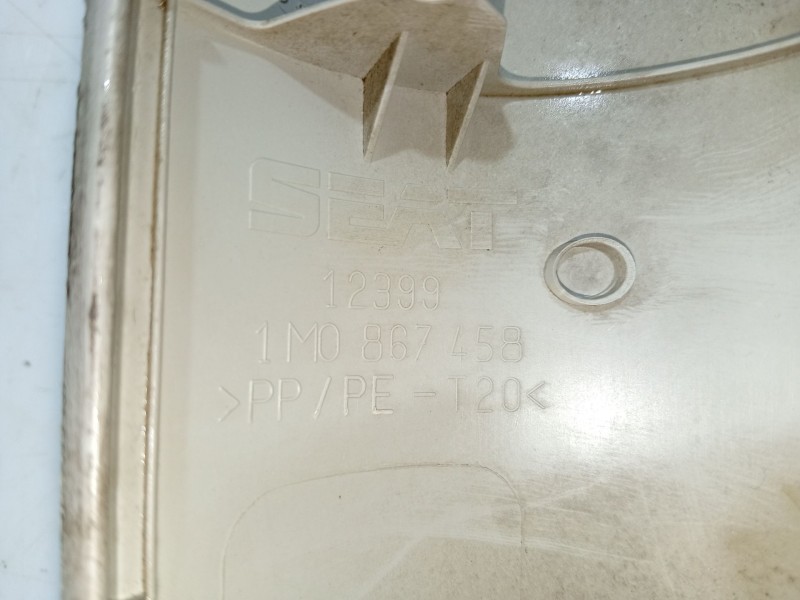 Recambio de moldura para seat leon (1m1) 1.6 16 v referencia OEM IAM   