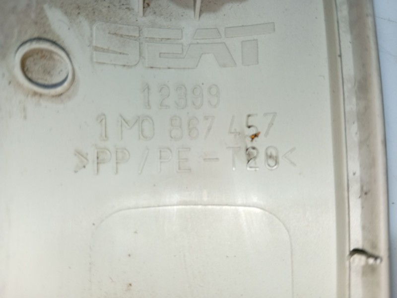 Recambio de moldura para seat leon (1m1) 1.6 16 v referencia OEM IAM   