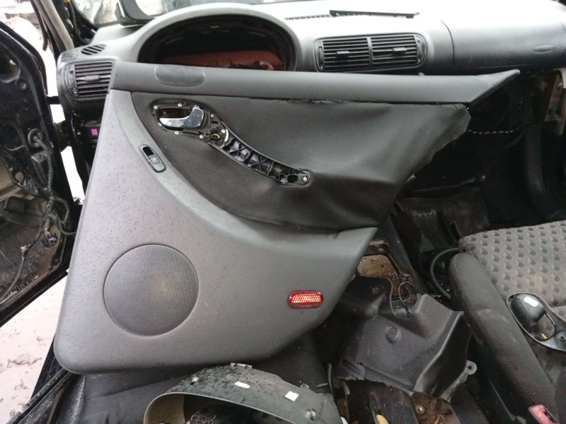 Recambio de guarnecido puerta trasera derecha para seat leon (1m1) 1.6 16 v referencia OEM IAM   