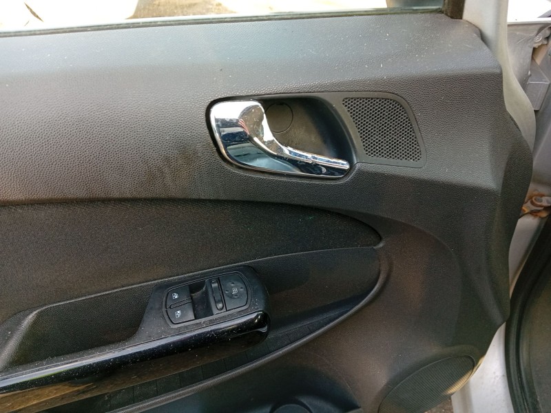 opel corsa d (s07) del año 2010