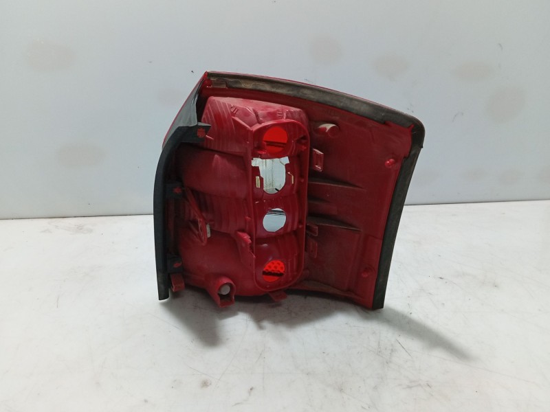 Recambio de piloto trasero izquierdo para audi a4 b5 (8d2) 1.8 referencia OEM IAM 8D0945111A  