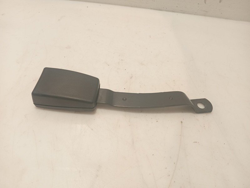 Recambio de anclaje cinturon delantero izquierdo para seat ibiza iii (6l1) 1.4 16v referencia OEM IAM   