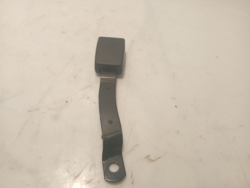 Recambio de anclaje cinturon delantero izquierdo para seat ibiza iii (6l1) 1.4 16v referencia OEM IAM   
