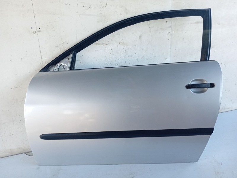 Recambio de puerta delantera izquierda para seat ibiza iii (6l1) 1.4 16v referencia OEM IAM 6L3831055R  