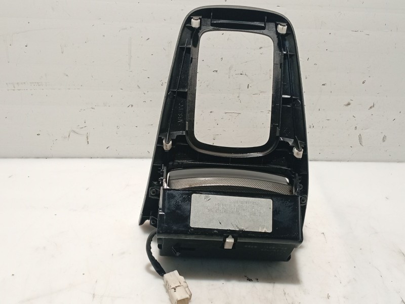 Recambio de moldura para toyota avensis sedán (_t25_) 2.0 d-4d (cdt250_) referencia OEM IAM   