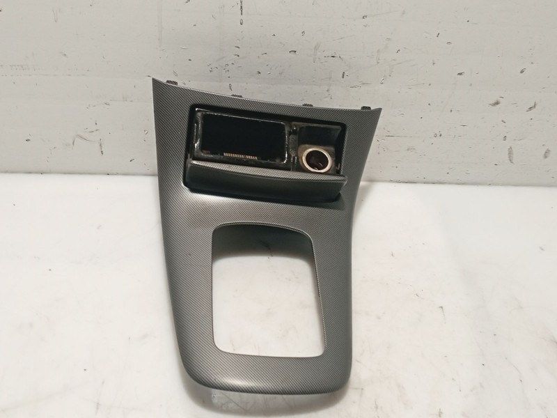 Recambio de moldura para toyota avensis sedán (_t25_) 2.0 d-4d (cdt250_) referencia OEM IAM   