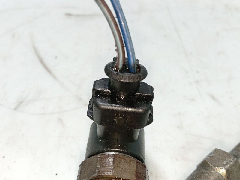 Recambio de inyector para chrysler voyager iv (rg, rs) 2.5 crd referencia OEM IAM 05066820AA  