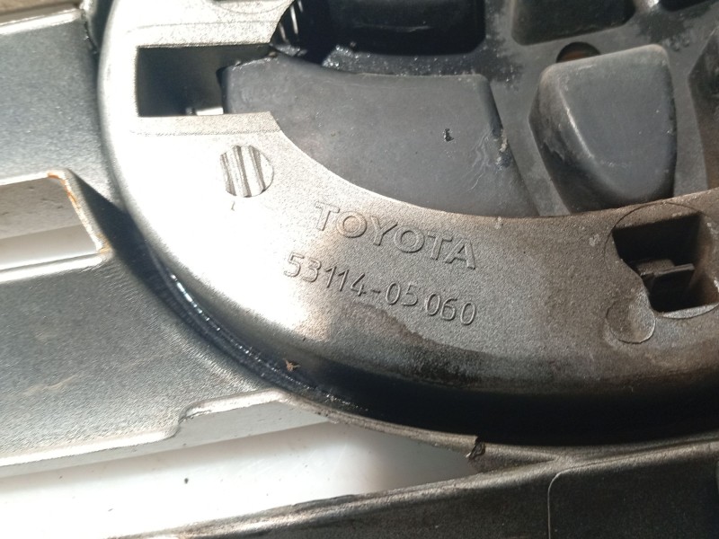 Recambio de moldura para toyota avensis sedán (_t25_) 2.0 d-4d (cdt250_) referencia OEM IAM   