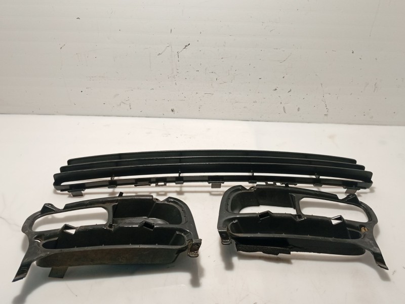 Recambio de moldura para toyota avensis sedán (_t25_) 2.0 d-4d (cdt250_) referencia OEM IAM   