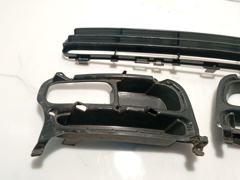 Recambio de moldura para toyota avensis sedán (_t25_) 2.0 d-4d (cdt250_) referencia OEM IAM   