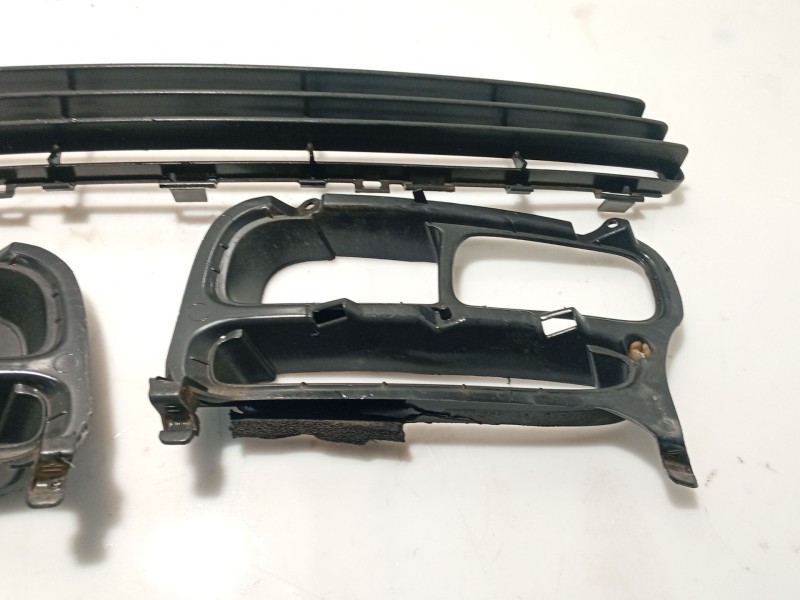 Recambio de moldura para toyota avensis sedán (_t25_) 2.0 d-4d (cdt250_) referencia OEM IAM   