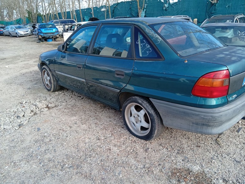 opel astra f sedán (t92) del año 1995