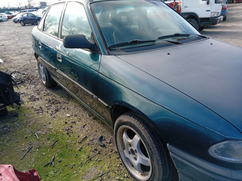 opel astra f sedán (t92) del año 1995