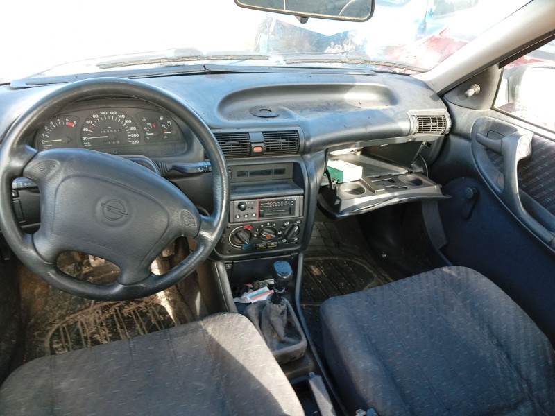 opel astra f sedán (t92) del año 1995