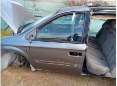 Recambio de puerta delantera izquierda para chrysler voyager iv (rg, rs) 2.5 crd referencia OEM IAM 04717717AF  