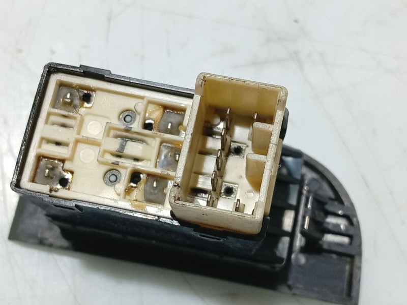 Recambio de mando elevalunas trasero izquierdo para hyundai trajet (fo) 2.0 crdi gls referencia OEM IAM   