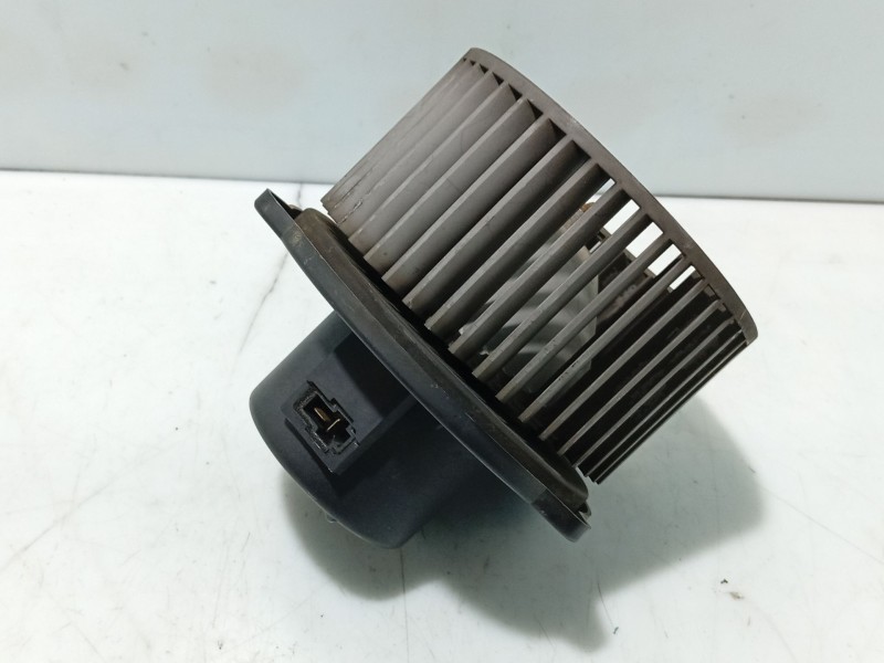 Recambio de ventilador calefaccion para hyundai trajet (fo) 2.0 crdi gls referencia OEM IAM 972303A010  
