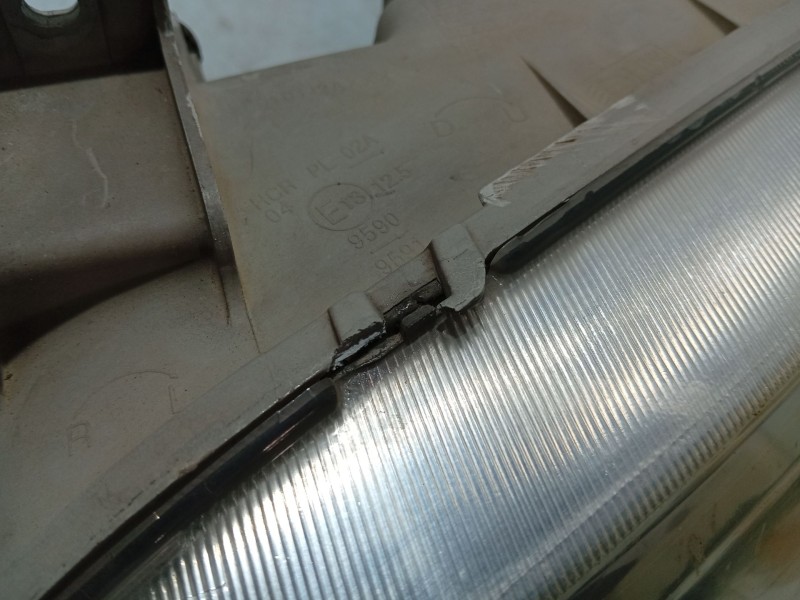 Recambio de faro izquierdo para hyundai trajet (fo) 2.0 crdi gls referencia OEM IAM 921033A020  