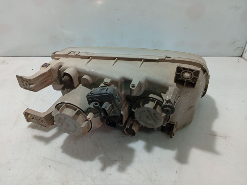 Recambio de faro izquierdo para hyundai trajet (fo) 2.0 crdi gls referencia OEM IAM 921033A020  
