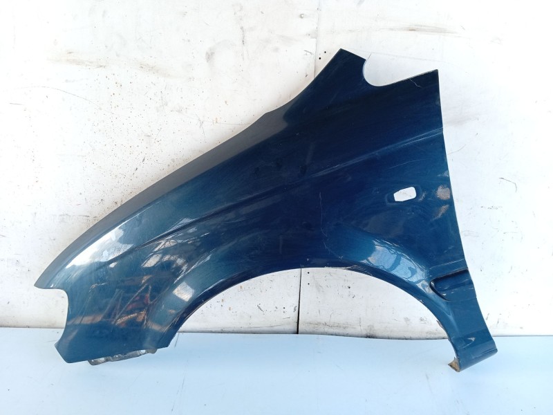 Recambio de aleta delantera izquierda para hyundai trajet (fo) 2.0 crdi gls referencia OEM IAM 663113A210  