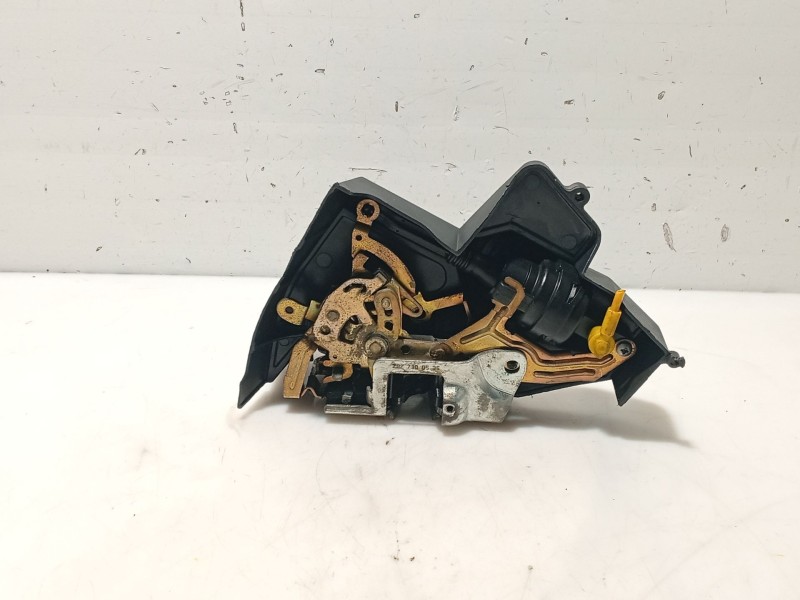 Recambio de cerradura puerta trasera izquierda para mercedes-benz clase c (w202) c 220 (202.022) referencia OEM IAM A2027300535 