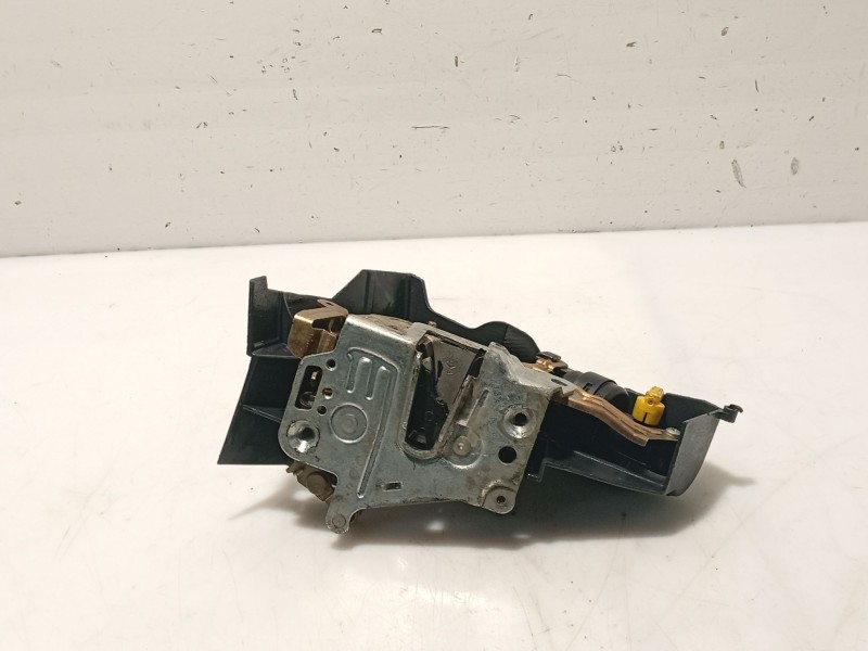 Recambio de cerradura puerta trasera izquierda para mercedes-benz clase c (w202) c 220 (202.022) referencia OEM IAM A2027300535 