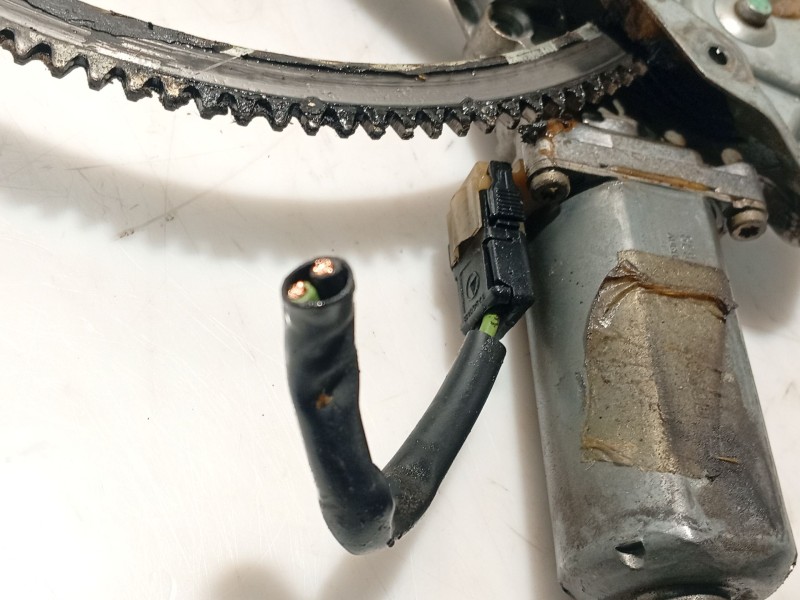 Recambio de elevalunas delantero izquierdo para mercedes-benz clase c (w202) c 220 (202.022) referencia OEM IAM 2027201546  