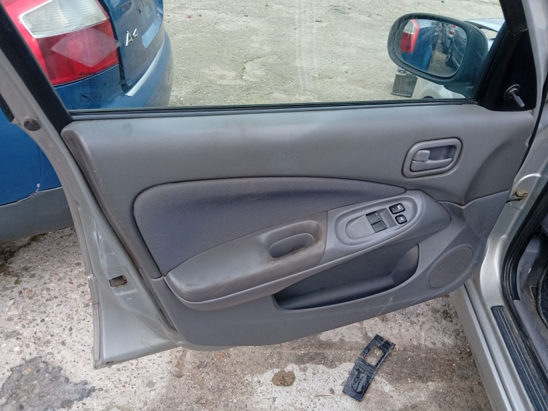 nissan almera ii hatchback (n16) del año 2003