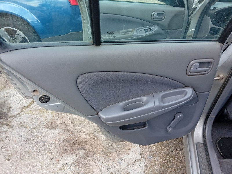 nissan almera ii hatchback (n16) del año 2003