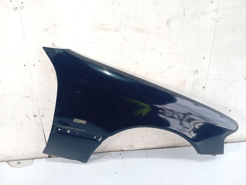 Recambio de aleta delantera derecha para mercedes-benz clase c (w202) c 220 (202.022) referencia OEM IAM 2028810401  