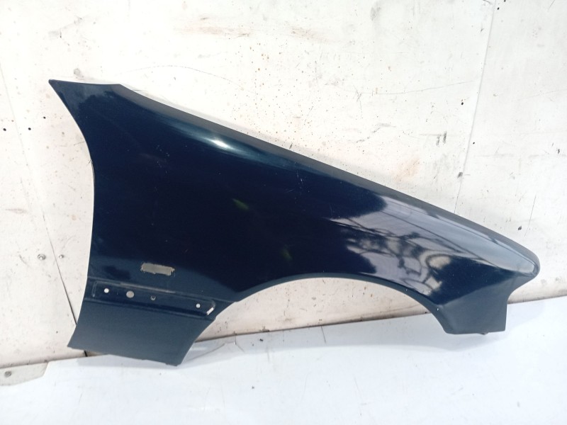 Recambio de aleta delantera derecha para mercedes-benz clase c (w202) c 220 (202.022) referencia OEM IAM 2028810401  