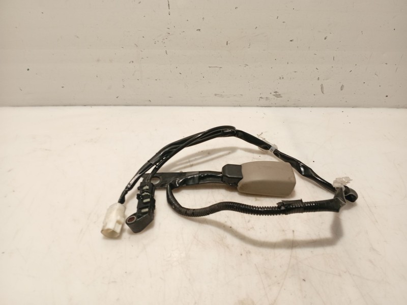 Recambio de anclaje cinturon delantero izquierdo para toyota rav 4 iii (_a3_) 2.2 d 4wd (ala30_) referencia OEM IAM 7323042120E0