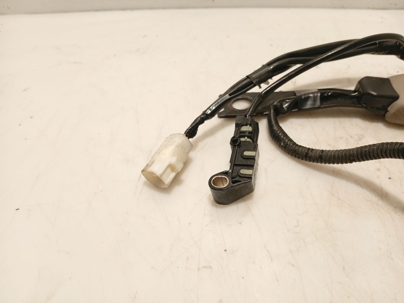 Recambio de anclaje cinturon delantero izquierdo para toyota rav 4 iii (_a3_) 2.2 d 4wd (ala30_) referencia OEM IAM 7323042120E0