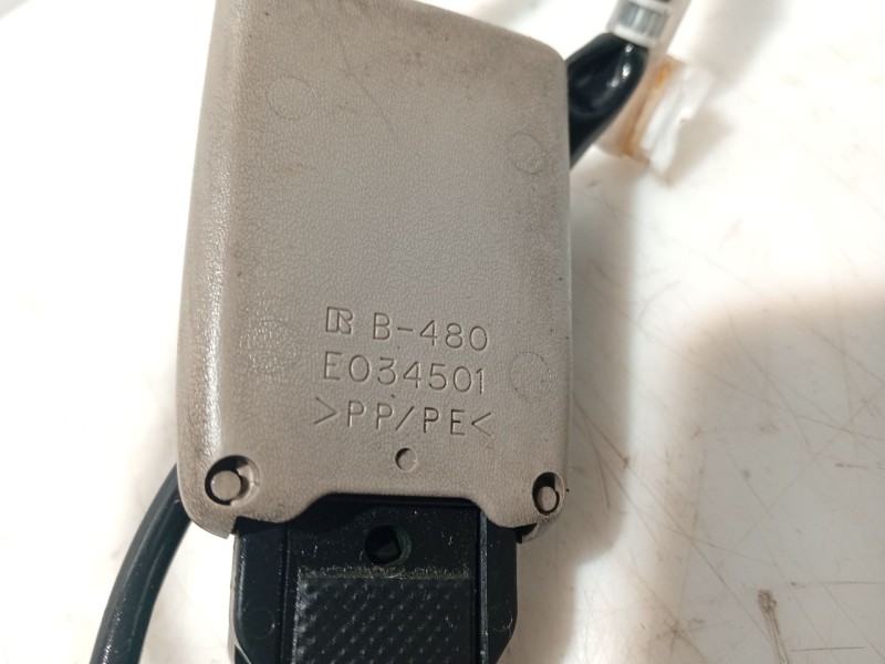 Recambio de anclaje cinturon delantero izquierdo para toyota rav 4 iii (_a3_) 2.2 d 4wd (ala30_) referencia OEM IAM 7323042120E0