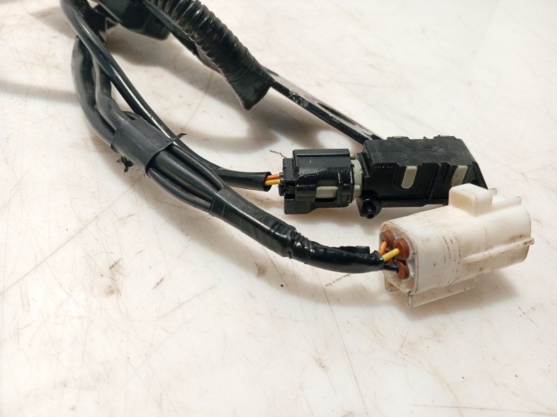 Recambio de anclaje cinturon delantero izquierdo para toyota rav 4 iii (_a3_) 2.2 d 4wd (ala30_) referencia OEM IAM 7323042120E0