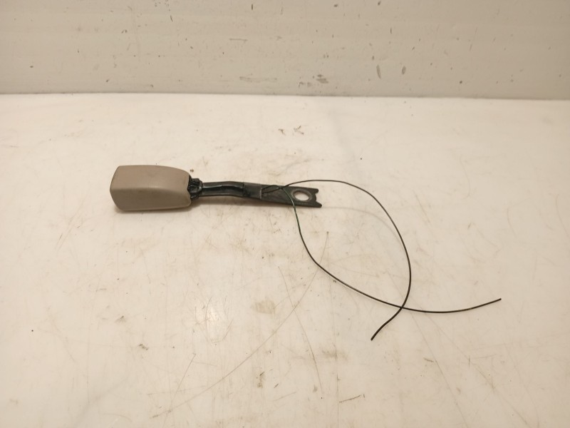 Recambio de anclaje cinturon delantero derecho para toyota rav 4 iii (_a3_) 2.2 d 4wd (ala30_) referencia OEM IAM 7323042140E0  