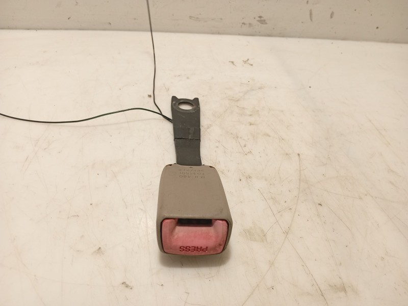 Recambio de anclaje cinturon delantero derecho para toyota rav 4 iii (_a3_) 2.2 d 4wd (ala30_) referencia OEM IAM 7323042140E0  