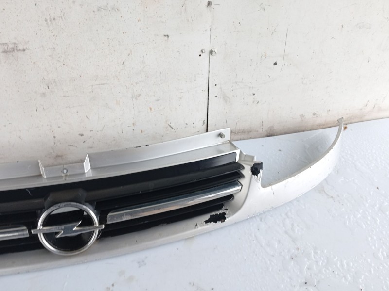 Recambio de moldura para opel vivaro a furgoneta (x83) 1.9 dti (f7) referencia OEM IAM   