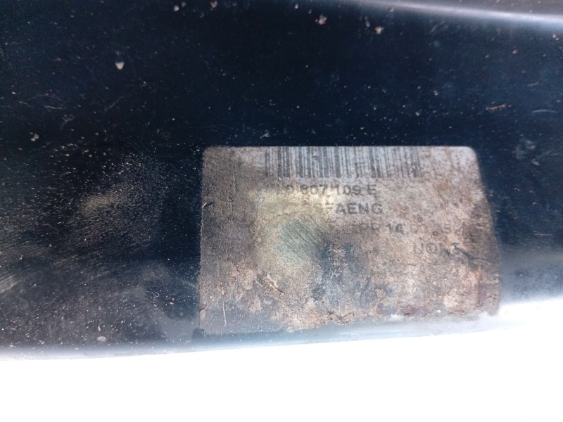 Recambio de refuerzo paragolpes delantero para volkswagen touareg (7la) referencia OEM IAM 7L6807969A  