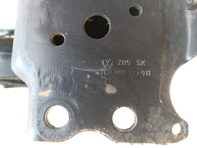 Recambio de refuerzo paragolpes delantero para volkswagen touareg (7la) referencia OEM IAM 7L6807969A  