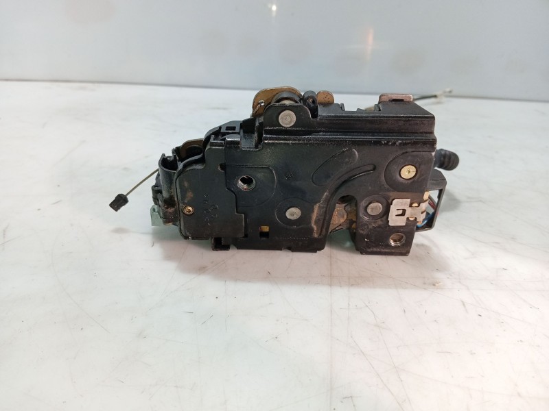 Recambio de cerradura puerta delantera derecha para volkswagen touareg (7la) referencia OEM IAM 3D1837016AC  