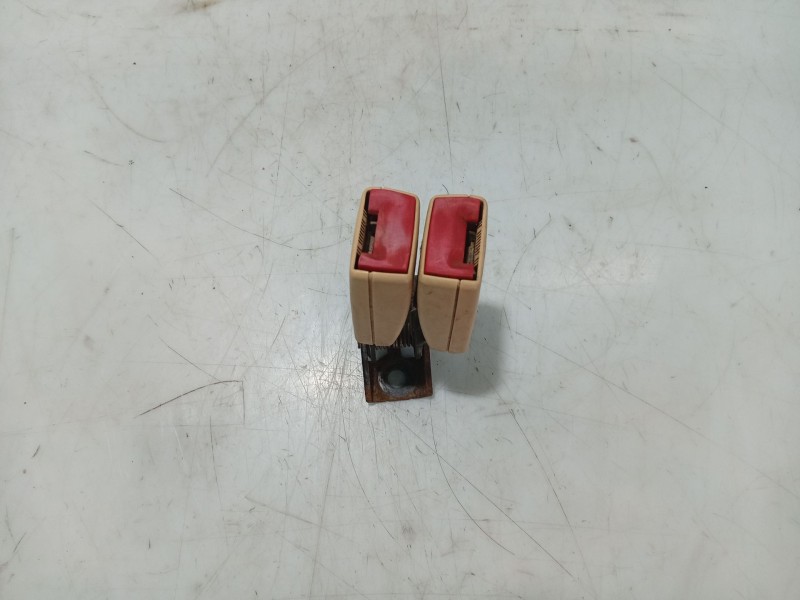 Recambio de anclaje cinturon trasero central para volkswagen touareg (7la) referencia OEM IAM   