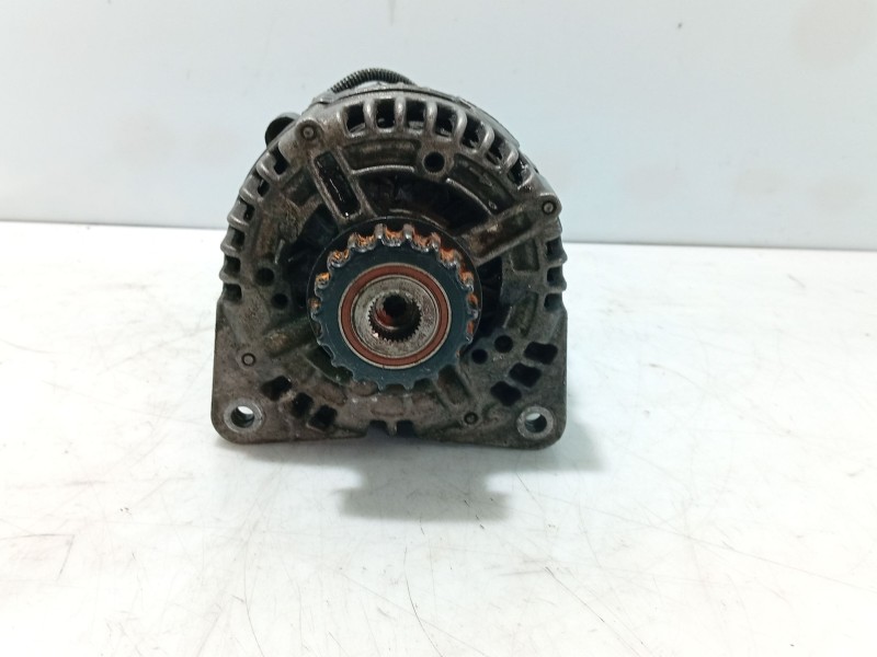 Recambio de alternador para volkswagen touareg (7la) referencia OEM IAM 070903139  