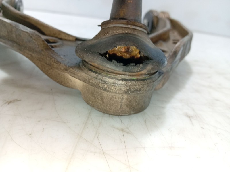 Recambio de brazo suspension superior delantero izquierdo para volkswagen touareg (7la) referencia OEM IAM 7L0407021  