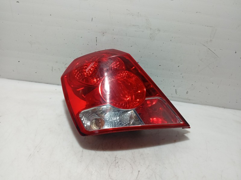 Recambio de piloto trasero izquierdo para daewoo kalos (klas) 1.4 referencia OEM IAM 96540268  