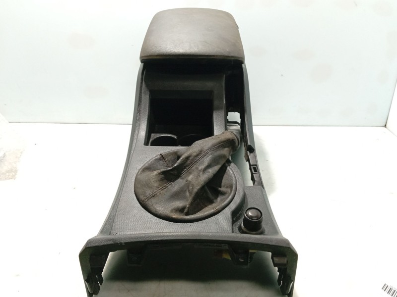 Recambio de consola central para ssangyong actyon referencia OEM IAM   