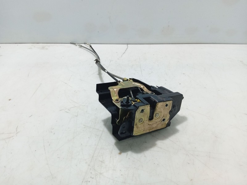 Recambio de cerradura puerta trasera derecha para ssangyong actyon referencia OEM IAM 7132009003  