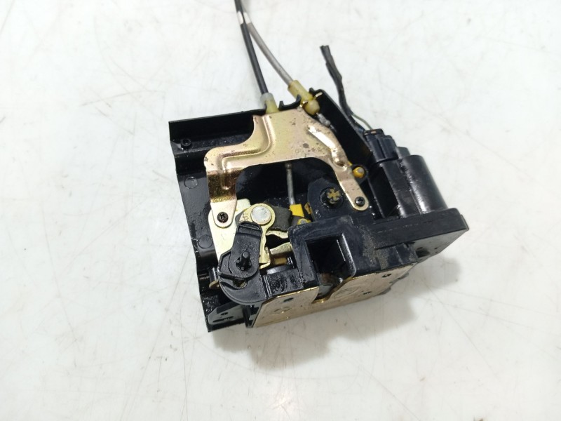 Recambio de cerradura puerta trasera derecha para ssangyong actyon referencia OEM IAM 7132009003  